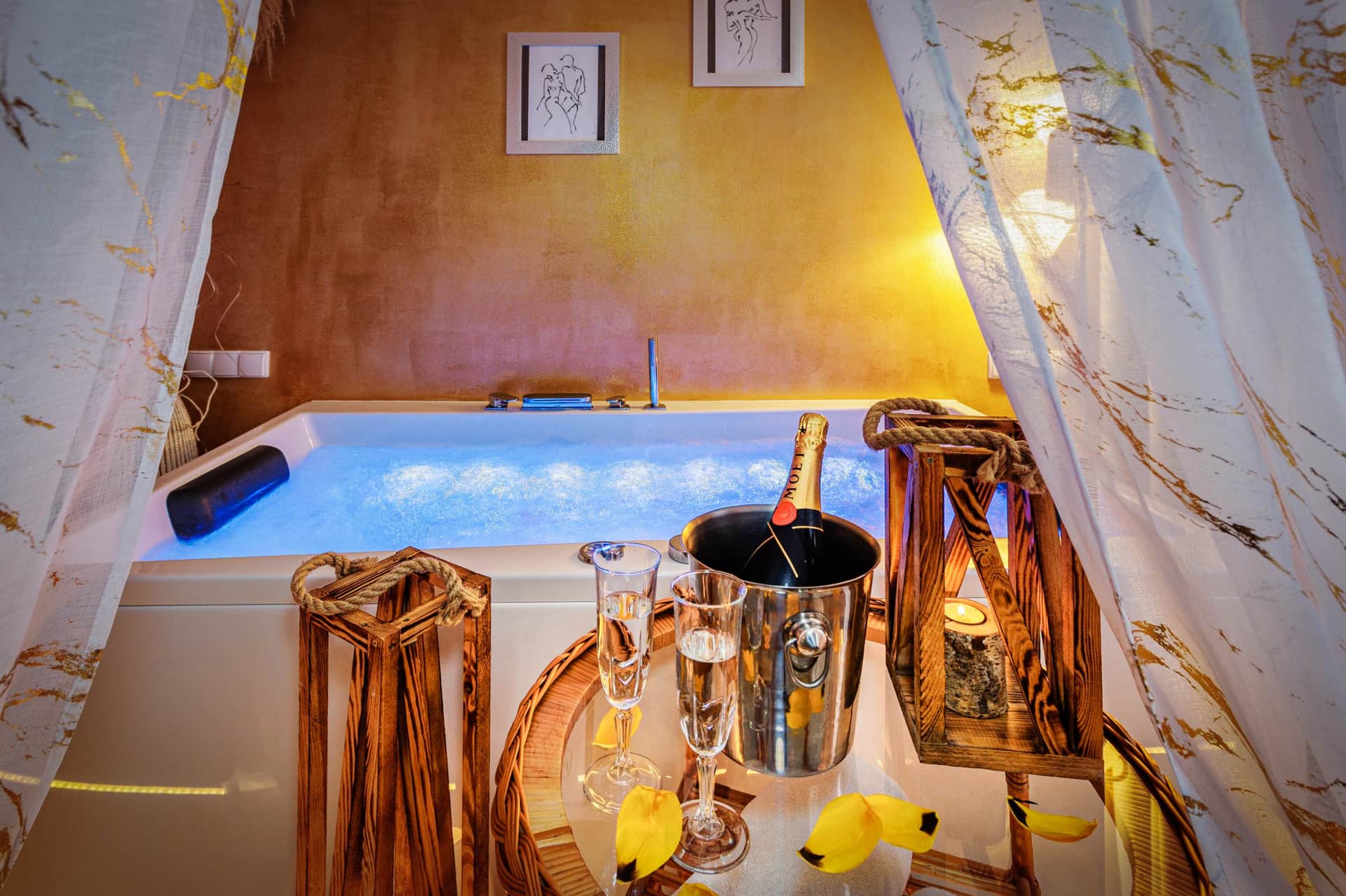 Prywatne jacuzzi z szampanem w Apartamencie Turkusowym